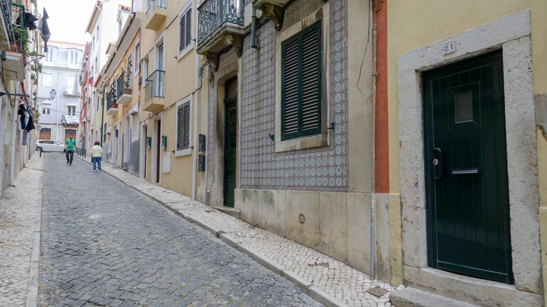 118 D - Lisbon Avenida Roof Apartment 0*,  Португалия